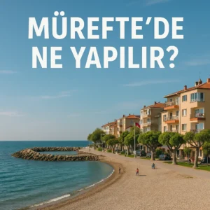 Mürefte'de Ne Yapılır? 13 Mürefte sahilinde deniz kenarında yürüyen insanlar, arka planda denize paralel uzanan apartmanlar ve mavi gökyüzü.